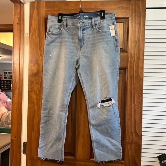 Old Navy Mid-Rise Boyfriend Straight Ripped Jeans NWT - Picture 1 of 7